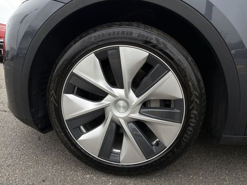 Used 2021 Tesla Model Y Long Range image 12