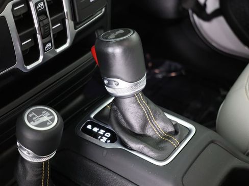 Used 2022 Jeep Wrangler Unlimited Sahara image 6