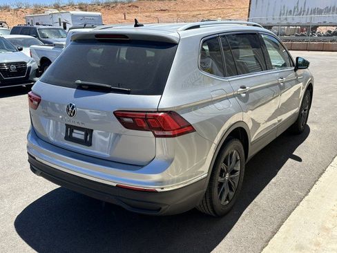 Used 2022 Volkswagen Tiguan SE FWD image 3