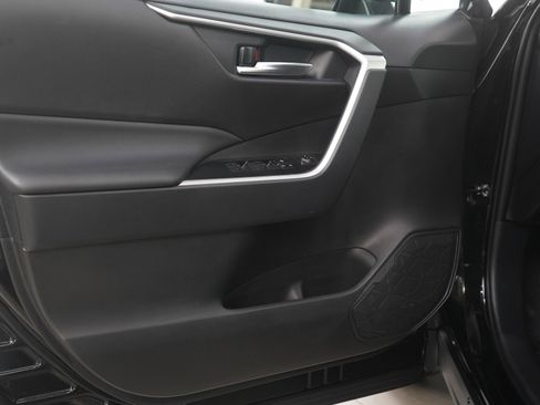 Used 2025 Toyota RAV4 XLE AWD/4WD image 19
