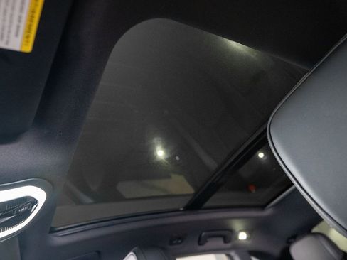 Used 2025 Porsche Macan image 22