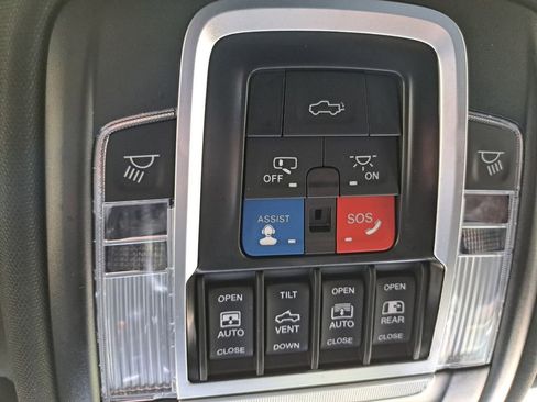 Used 2024 RAM 1500 Laramie image 18