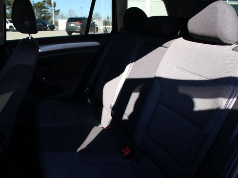 Used 2016 Volkswagen Golf S image 23