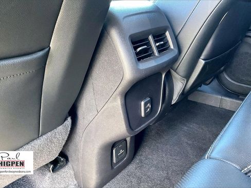 Used 2024 GMC Terrain SLT image 32