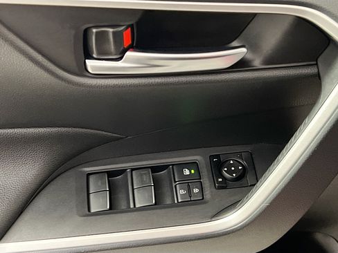 Used 2025 Toyota RAV4 XLE FWD image 17