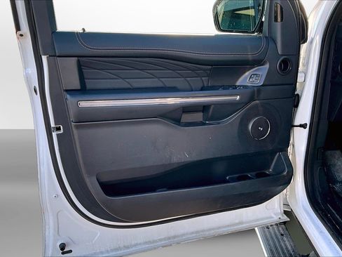 Used 2024 Ford Expedition Platinum image 26