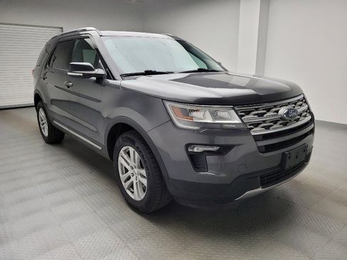 Used 2018 Ford Explorer XLT w/ Equipment Group 202A AWD/4WD image 13