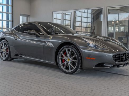 Used 2013 Ferrari California image 14