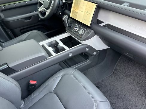New 2026 Land Rover Defender 110 X-Dynamic SE image 27