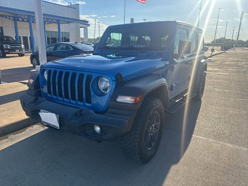 Used 2024 Jeep Wrangler Sport S image 3