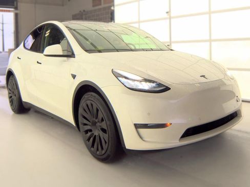 Used 2021 Tesla Model Y Long Range AWD/4WD image 2