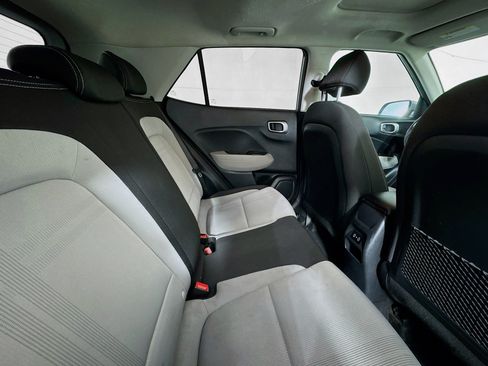 Used 2024 Hyundai Venue SEL FWD image 25