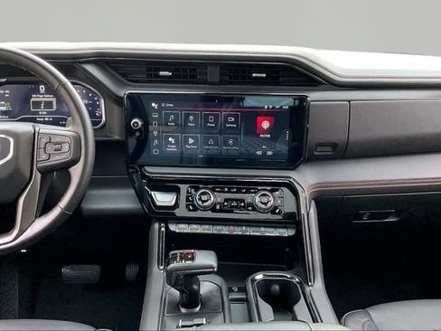Used 2024 GMC Sierra 1500 AT4 w/ Technology Package AWD/4WD image 9
