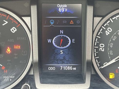 Used 2022 Toyota Tacoma TRD Off-Road w/ TRD Premium Off Road Package image 37