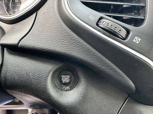 Used 2023 Jeep Cherokee Altitude Lux image 35