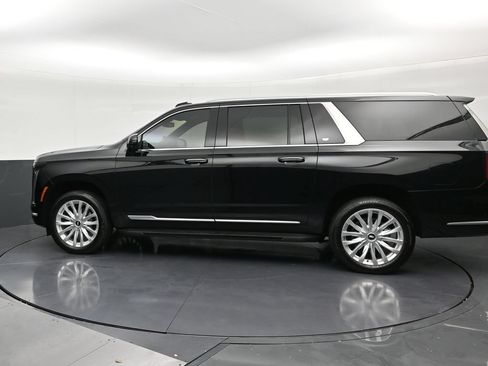 Used 2026 Cadillac Escalade ESV 2WD image 2