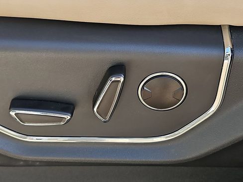 Used 2023 Ford Expedition Platinum RWD image 19