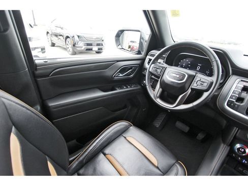 Used 2024 GMC Yukon XL AT4 w/ AT4 Premium Package AWD/4WD image 8
