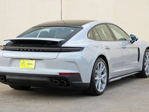 Used 2025 Porsche Panamera image 57