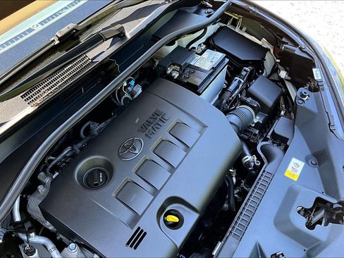 Used 2019 Toyota C-HR Limited FWD image 32