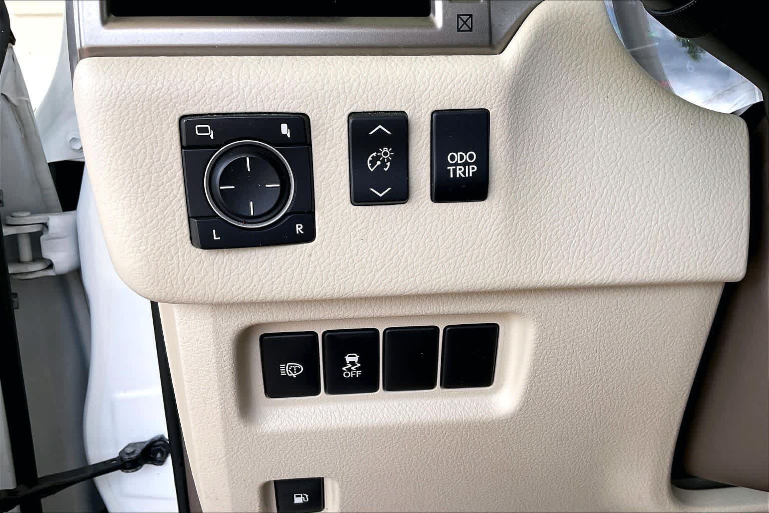 Used 2015 Lexus GX 460 w/ Premium Package AWD/4WD image 33