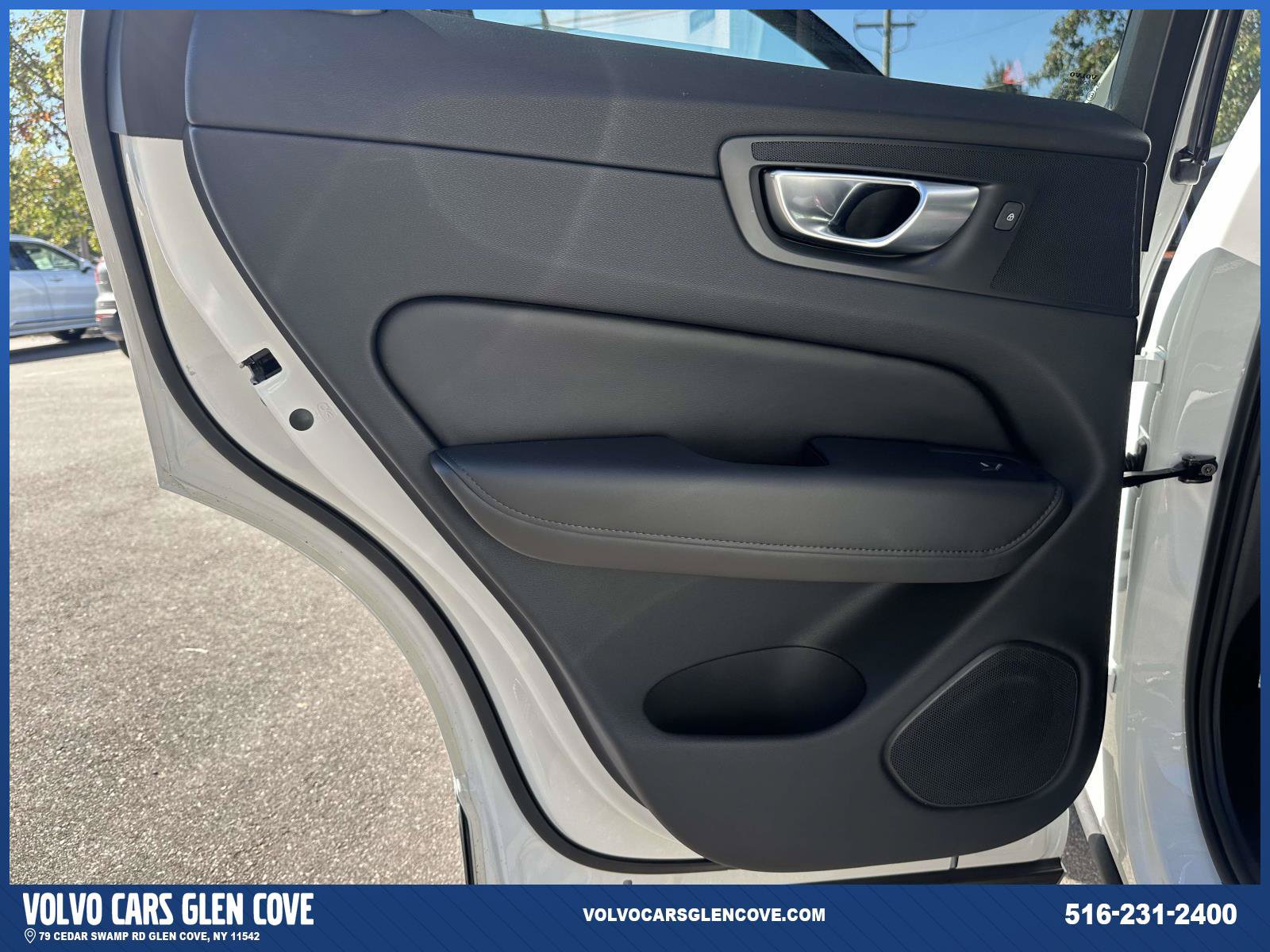 Used 2024 Volvo XC60 B5 Plus w/ Protection Package Premier AWD/4WD image 18