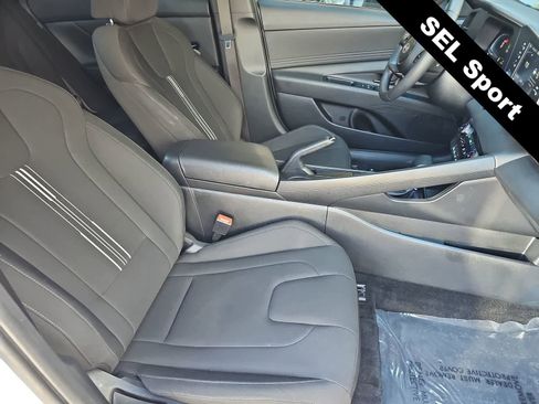 Used 2025 Hyundai Elantra Sport FWD image 18