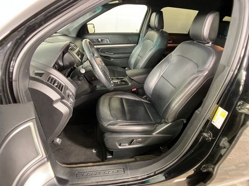 Used 2018 Ford Explorer XLT w/ Equipment Group 202A image 30