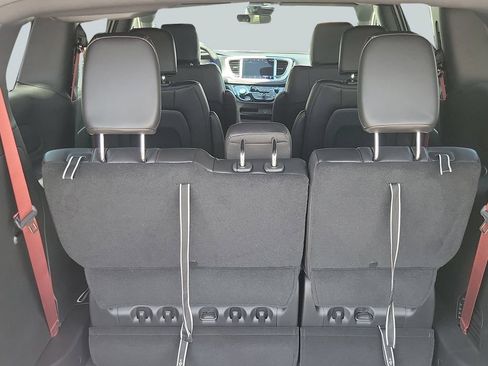 New 2027 Chrysler Pacifica Select FWD image 9