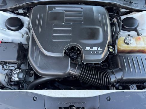 Used 2018 Dodge Charger GT w/ Blacktop Package image 9