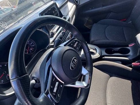 Used 2019 Kia Forte LXS FWD image 17