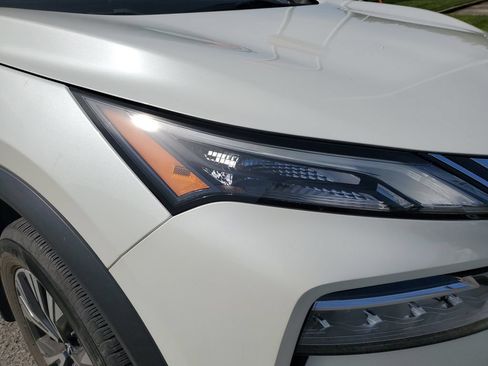 Certified 2023 Nissan Rogue SV FWD image 2