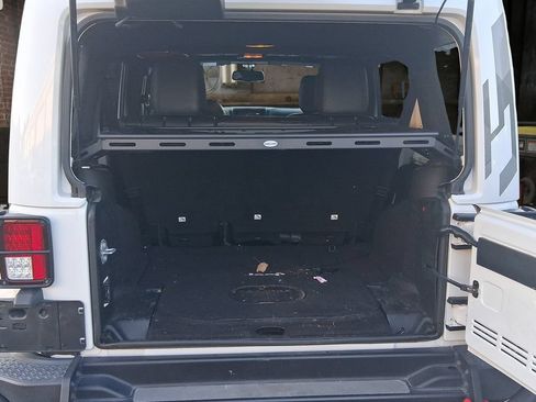 Used 2017 Jeep Wrangler Unlimited Sahara AWD/4WD image 10