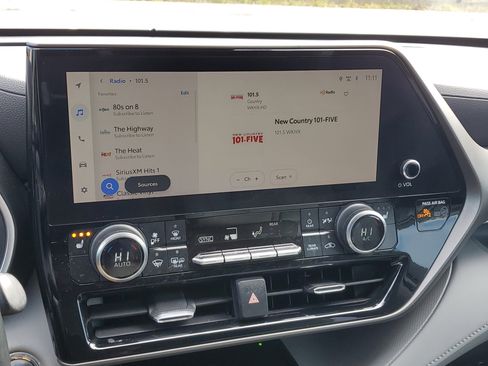 Certified 2023 Toyota Highlander XLE image 26