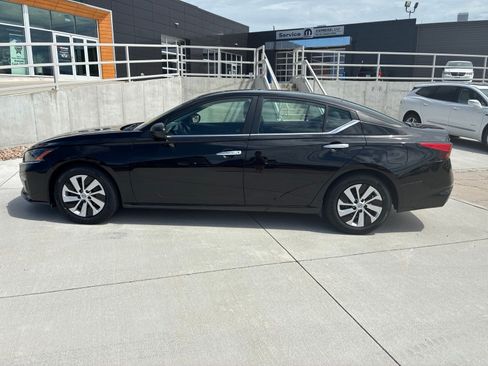 Used 2024 Nissan Altima 2.5 S FWD image 2