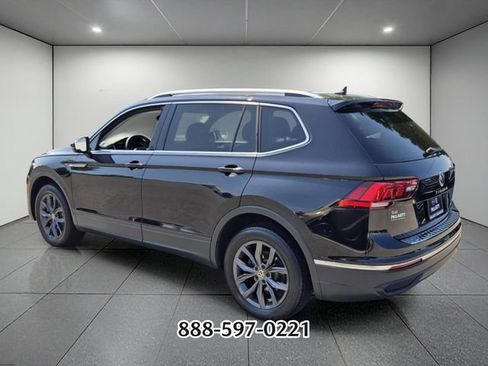 Certified 2022 Volkswagen Tiguan SE FWD image 3