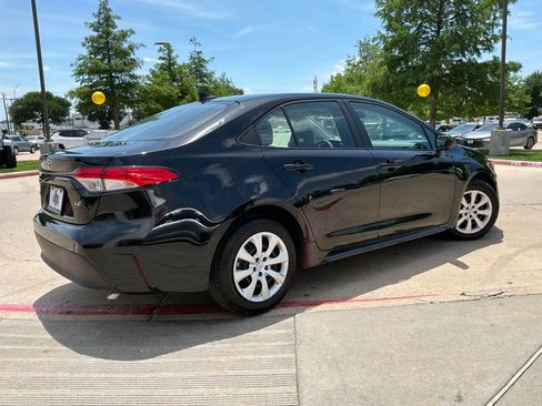 Used 2025 Toyota Corolla LE FWD image 6