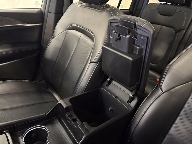 Used 2024 Jeep Grand Cherokee Limited w/ Luxury Tech Group II AWD/4WD image 32