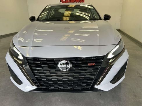 Used 2023 Nissan Altima 2.5 SR w/ SR Premium Package AWD/4WD image 8