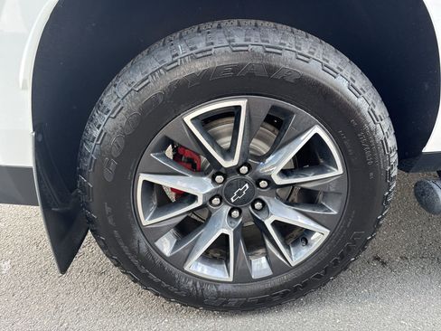 Used 2023 Chevrolet Suburban Z71 image 12