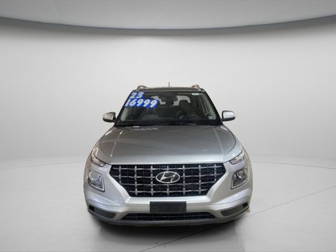 Used 2023 Hyundai Venue SEL image 2