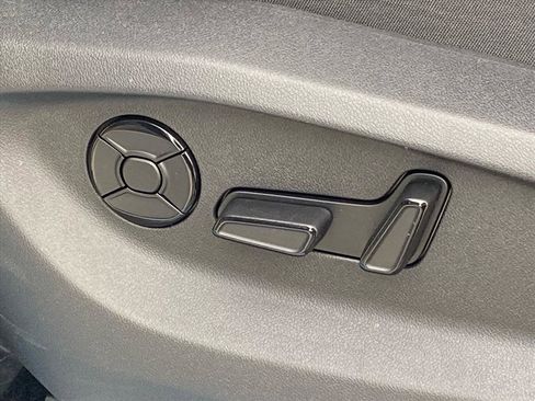 New 2026 Volkswagen Tiguan SE image 3