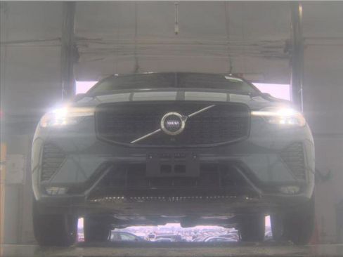 Used 2025 Volvo XC60 B5 Plus image 11