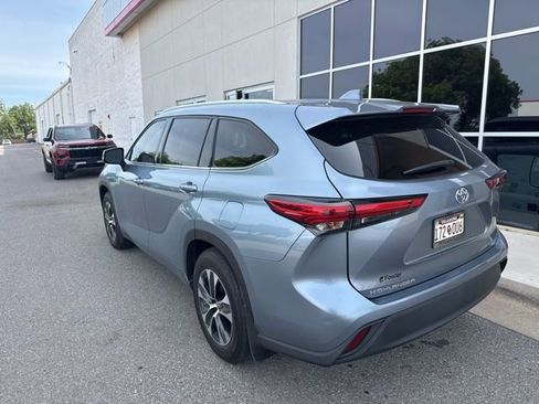 Used 2020 Toyota Highlander XLE FWD image 5