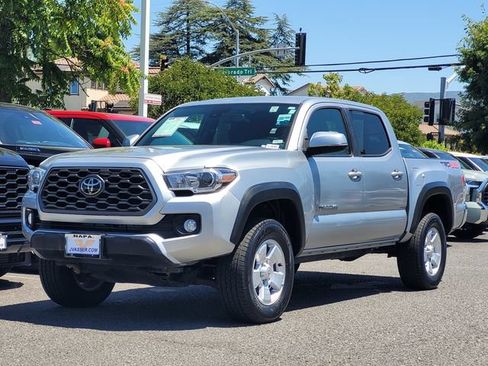 Certified 2022 Toyota Tacoma TRD Off-Road AWD/4WD image 10