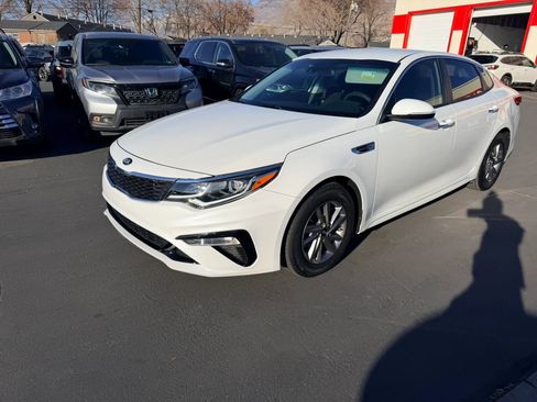 Used 2019 Kia Optima LX image 9