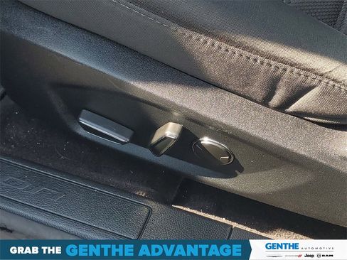 Used 2020 Ford Fusion SE image 10