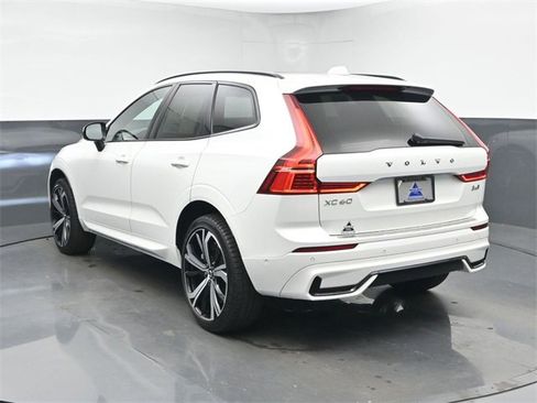 Used 2022 Volvo XC60 B6 R-Design w/ Advanced Package image 6