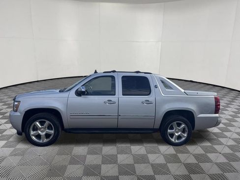 Used 2013 Chevrolet Avalanche LTZ AWD/4WD image 37