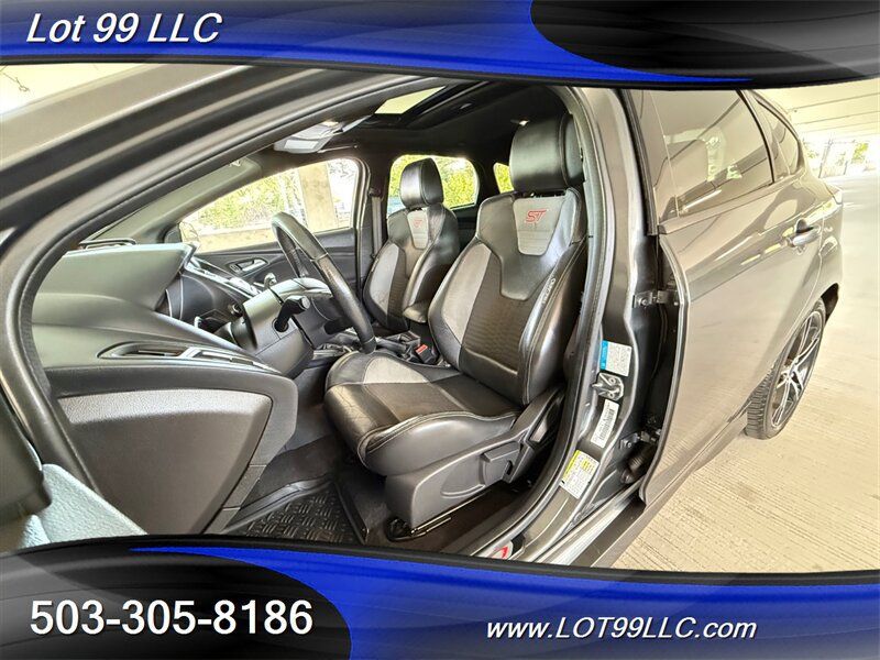 Used 2017 Ford Focus ST w/ Equipment Group 401A FWD image 11